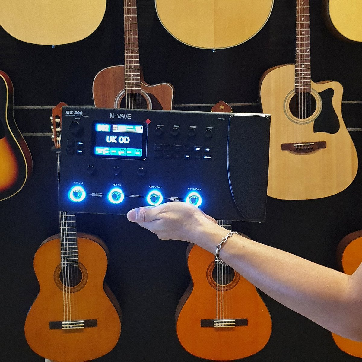 instagram.com/p/DPTJSxMEwEn/…
M-Vave MK-300 Gitar Muslti Efek dengan harga terjangkau. Rp.2.600.000