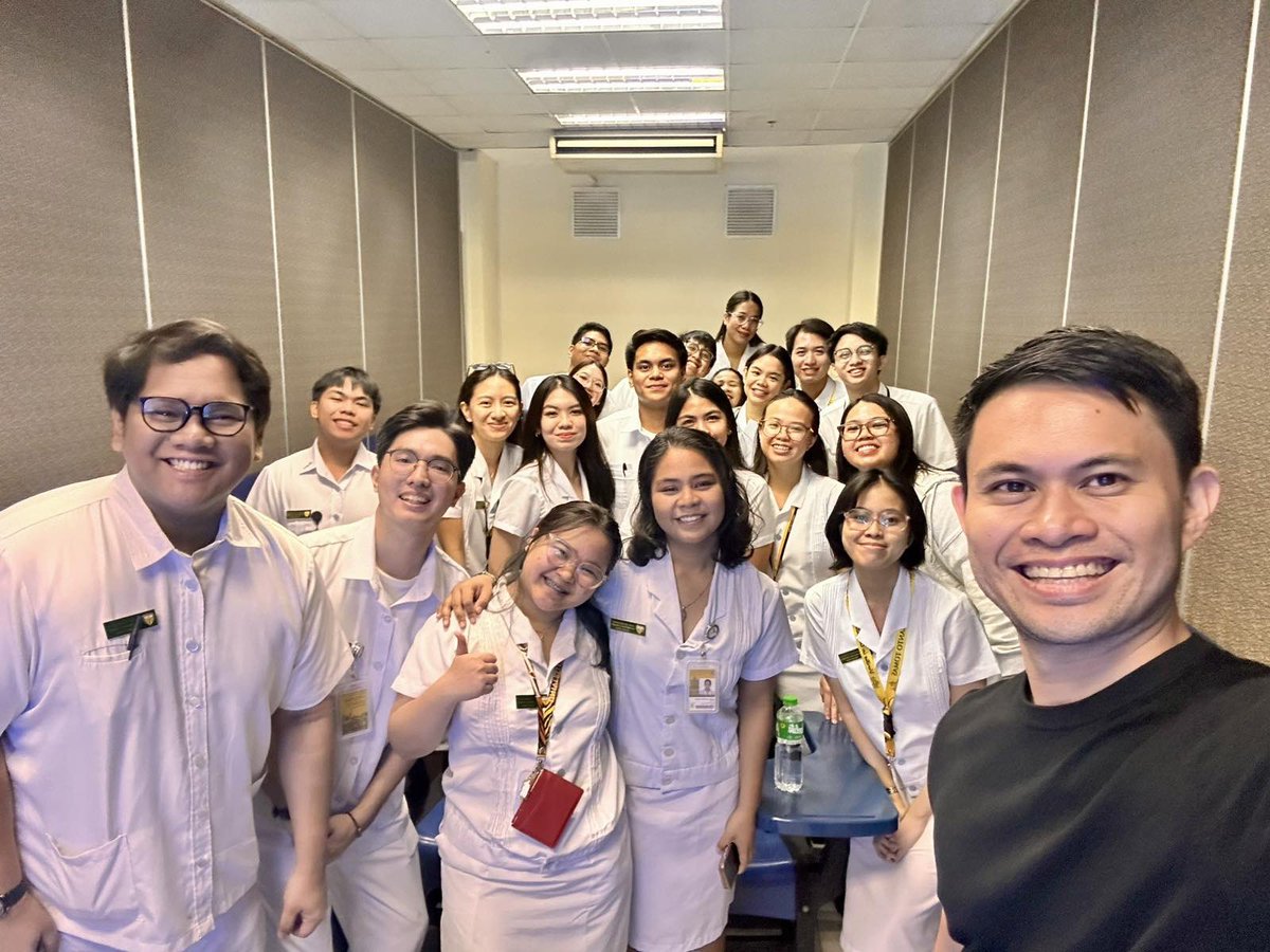 ErickMD24's tweet photo. Nakapagpatapos na naman po tayo ng 1 shift. Every year mas nagseseparate ang age namin ng mga medical students. This year-20 years apart!
“The privilege of teaching lies in being with the young and drawing strength from their boundless energy.”
#TeachTheYoung #TouchTheFuture https://t.co/nLyD6NTDyZ