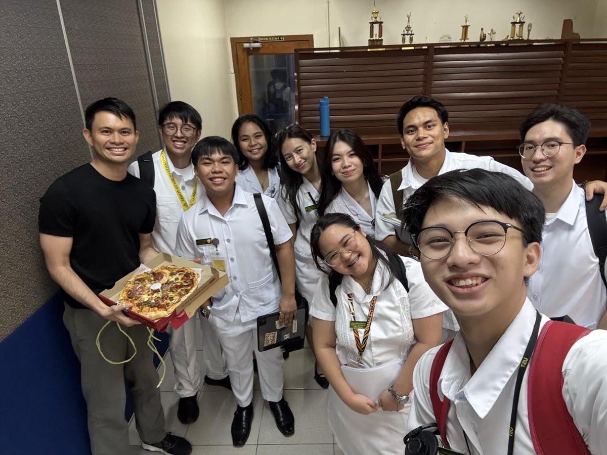 ErickMD24's tweet photo. Nakapagpatapos na naman po tayo ng 1 shift. Every year mas nagseseparate ang age namin ng mga medical students. This year-20 years apart!
“The privilege of teaching lies in being with the young and drawing strength from their boundless energy.”
#TeachTheYoung #TouchTheFuture https://t.co/nLyD6NTDyZ