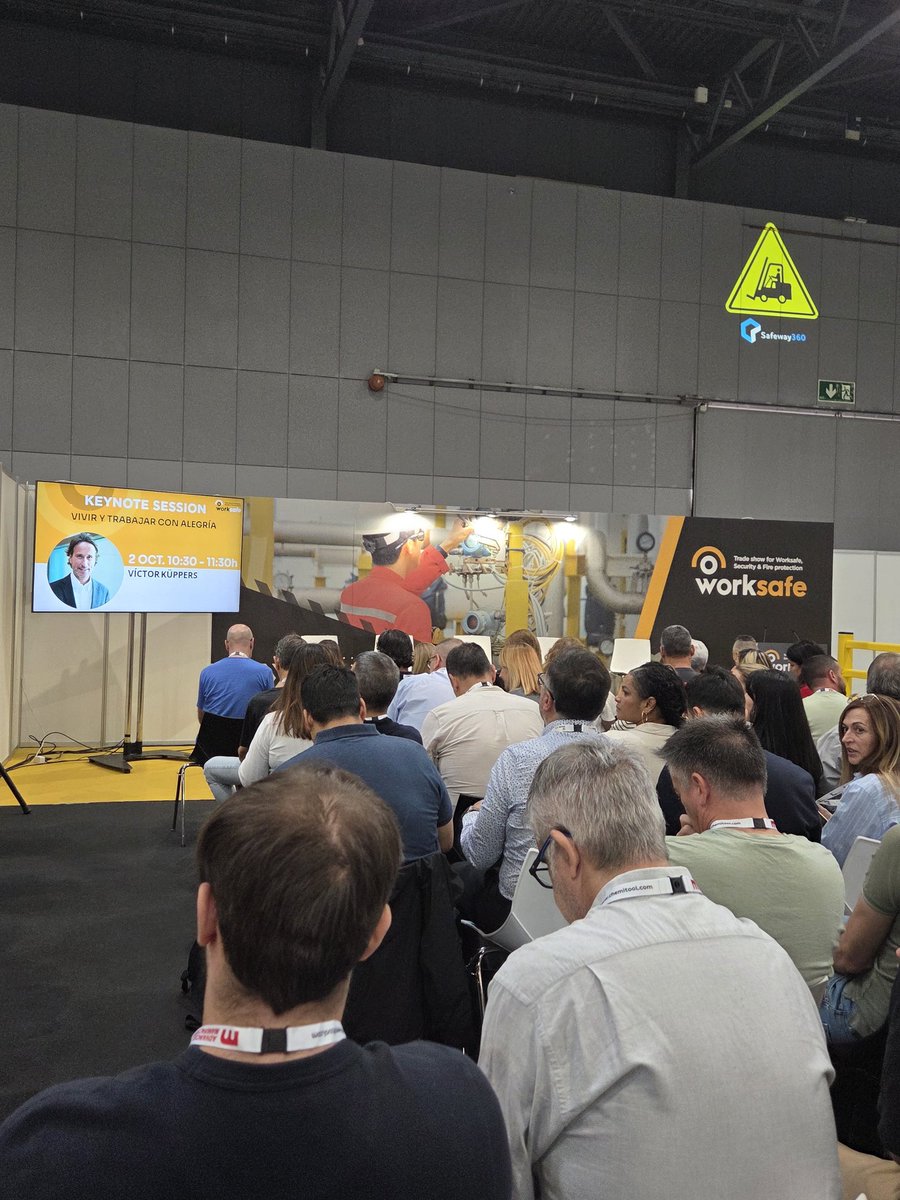 Empieza el segundo dia de #worksafe. Victor Kuppers y despues <a href="/ACAES8/">ACAES</a>
