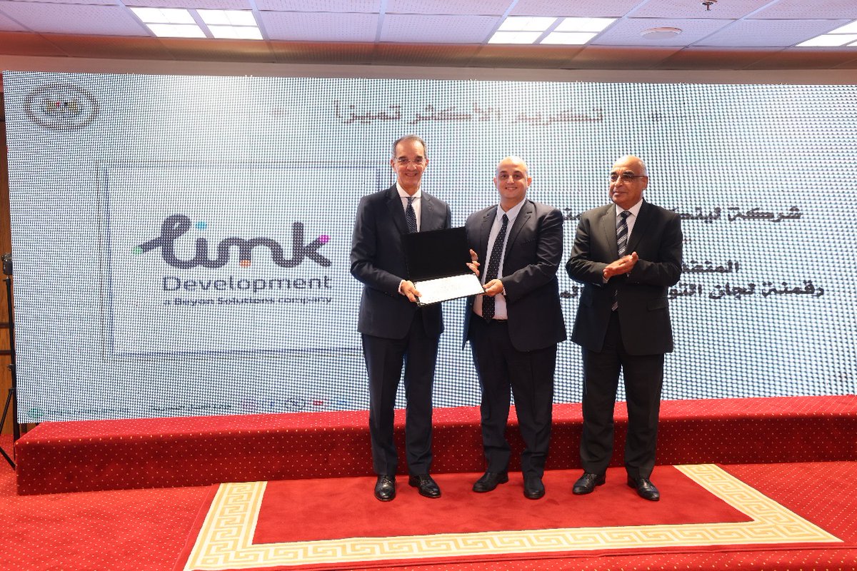 linkdevelopment's tweet image. نفخر بشراكتنا مع وزارة العدل في تنفيذ المرحلة الأولى من مشروع رقمنة لجان التوفيق في المنازعات، حيث تم تحويل الإجراءات الورقية إلى نظام إلكتروني موحّد يربط بين اللجان والإدارات، مما يعزز الكفاءة ويُرسّخ مبادئ الشفافية. وقد جاء هذا الإنجاز بدعم كامل من وزارة الاتصالات وتكنولوجيا…
