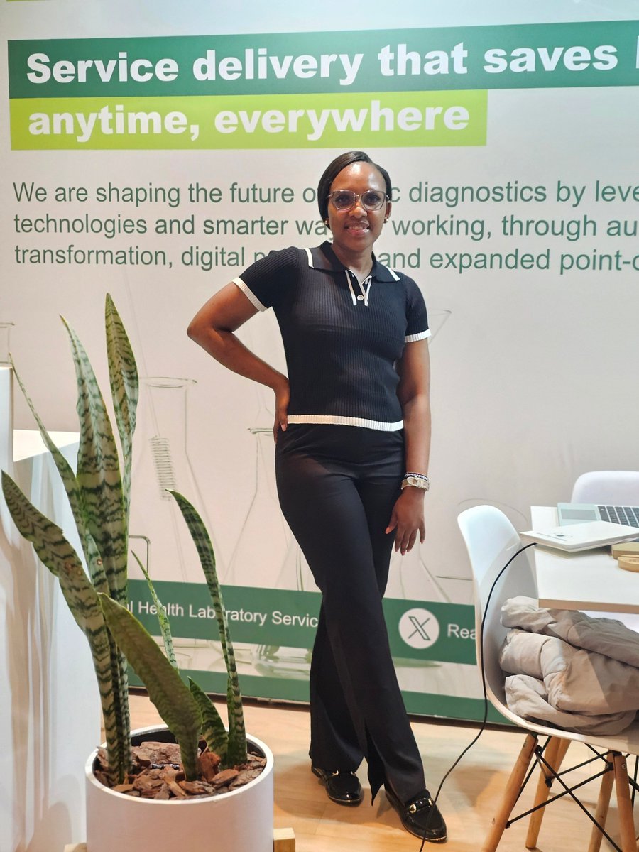 DludlaPhilisiwe's tweet photo. Happy to be a part of such a groundbreaking Congress. At the @Real_NHLS_SA stand and it's been so insightful🥼🧬🔬🧫🧪
#NHLS #PathRed https://t.co/YmKKDFvPJZ