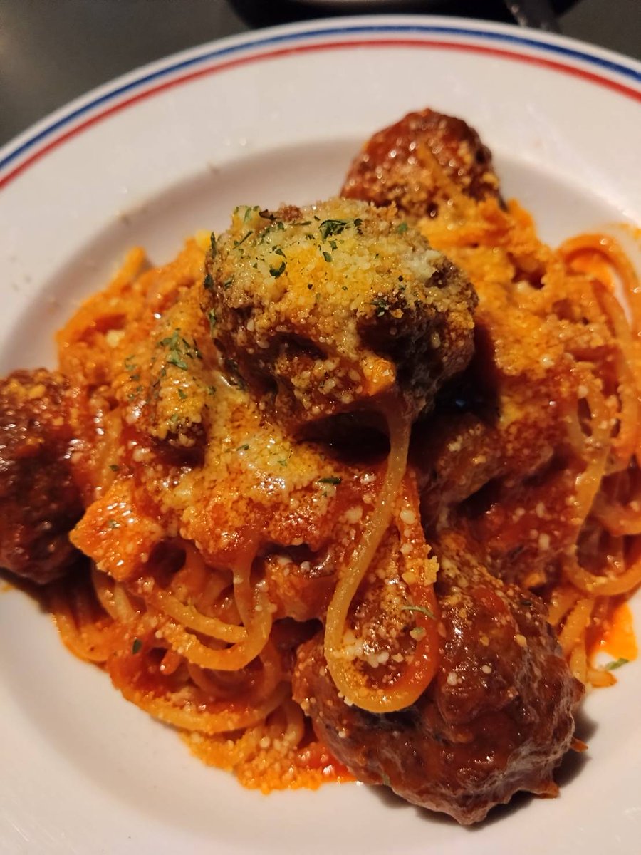 GOGOLOTUSFLOWER's tweet photo. ファイヤーステーキだあ🔥ミートボールパスタだあ🍝て言ってたらこの後足の指の骨折りました(泣)今日も20時オープン！
#カラオケ #歌舞伎町 #ロータスフラワー #足指 #折れた #ミートボールパスタ #karaoke #karaokepub #HangOutHangOver https://t.co/pcfenM1pfF