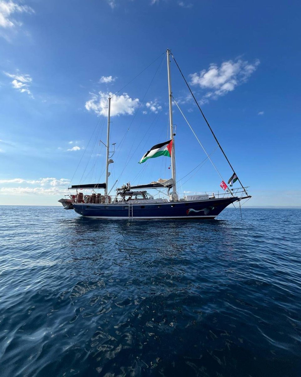 "Onlar Mev'ûd'a mahkum, Uhud'un yanındayız
Alev yağsa da gökten, umudun yanındayız
Bu devran böyle gitmez, dön yüzünü Hanzala
Kaynasa da denizler Sumud'un yanındayız"
Nurullah Genç
#GlobalSumudFlotilla
#SumudForGaza 
#FreePalestine