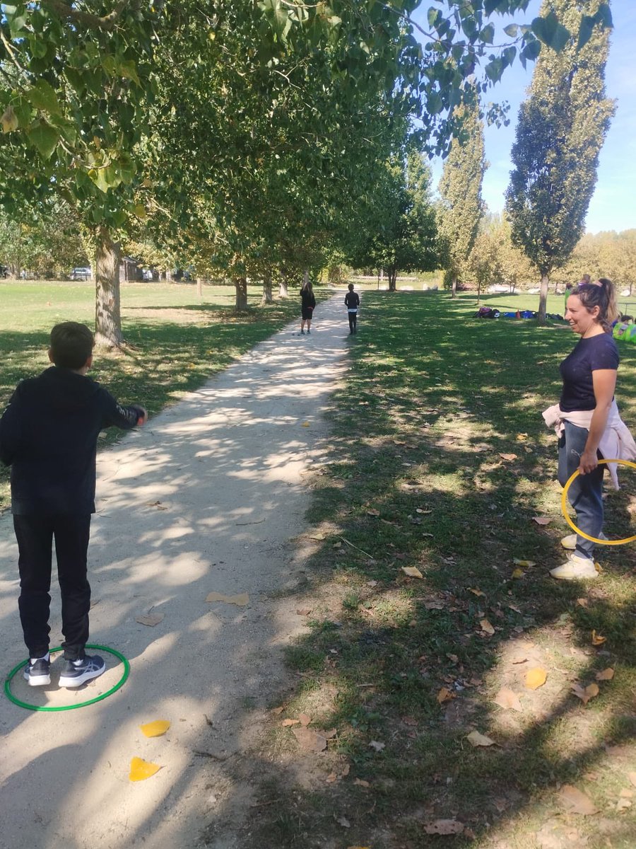 Unss47's tweet photo. Une centaine de collégiens au Lac de Passeligne pour une journée multisports : foot, basket, volley, ultimate et pétanque. Ambiance top et beaux sourires des jeunes Agenais. Bravo aux organisateurs ! #UNSS #JournéeSportive #Agen #LacDePasseligne
@Dsden47 https://t.co/lqOpt68B4t
