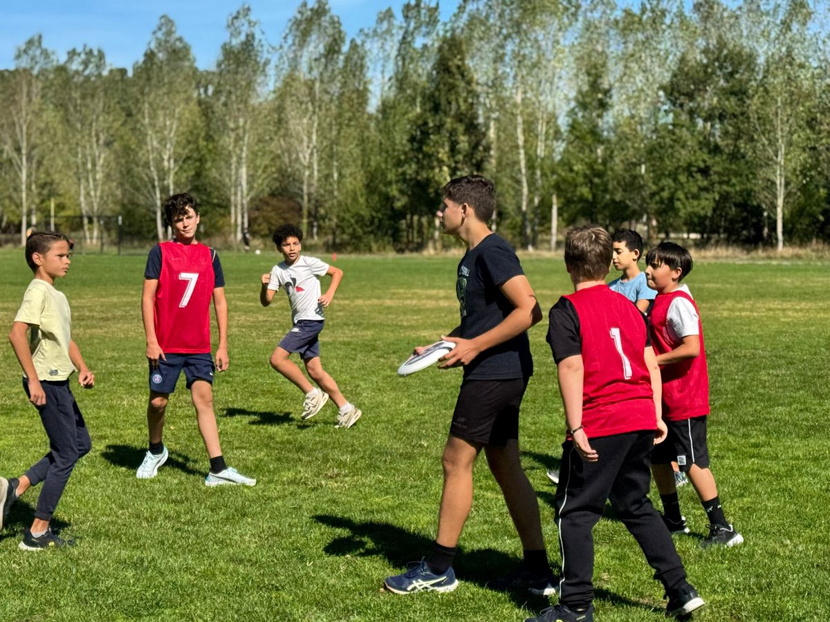 Une centaine de collégiens au Lac de Passeligne pour une journée multisports : foot, basket, volley, ultimate et pétanque. Ambiance top et beaux sourires des jeunes Agenais. Bravo aux organisateurs ! #UNSS #JournéeSportive #Agen #LacDePasseligne
<a href="/Dsden47/">DSDEN 47</a>