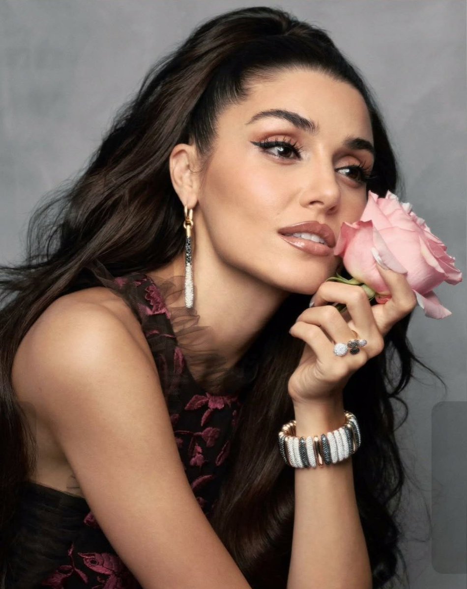 Sckstella29's tweet photo. La rosa più preziosa ❤️🌹
#HandeErçeI https://t.co/1fGz3s8NnC