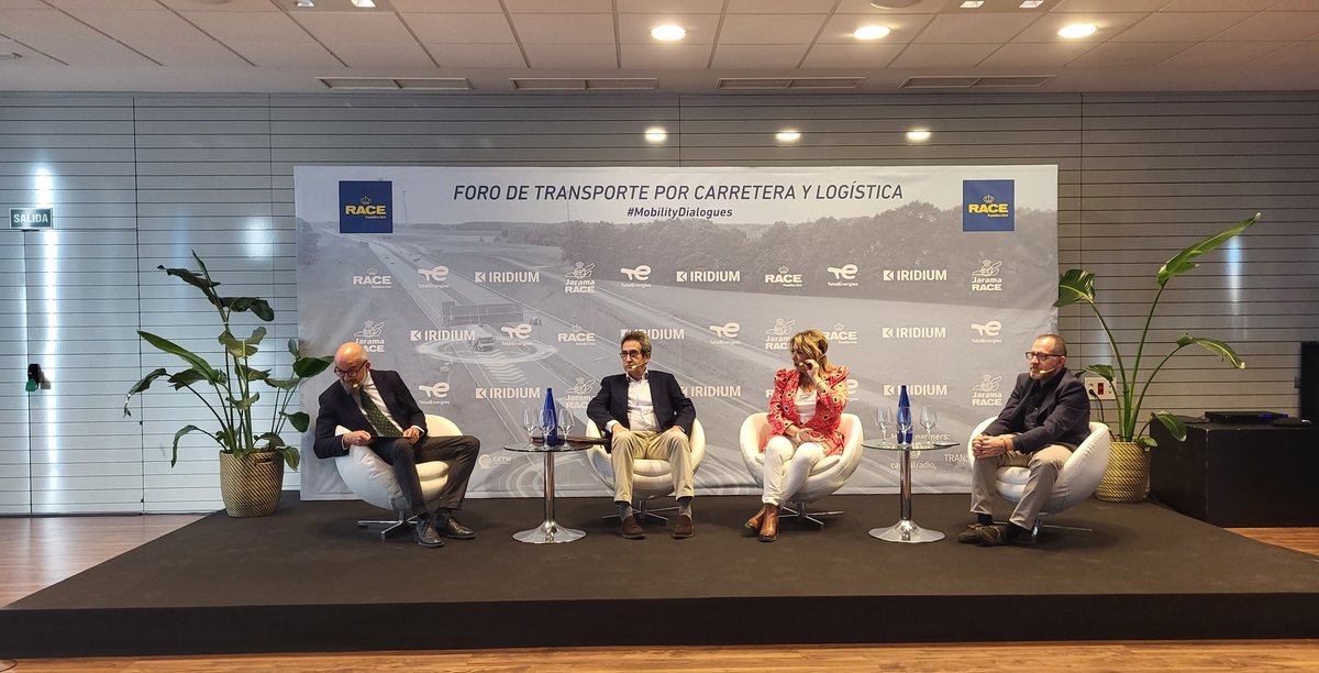 CetmTransporte's tweet photo. Nuestro secreario general, @jmquiries, participa en la mesa sobre los retos y oportunidades del futuro de la movilidad en el #transporte.  

🗣 "Estamos viviendo años de incertidumbre constante y, sobre todo, a las #empresas pequeñas les afecta enormemente" 

#MobilityDialogues https://t.co/XHuWz7hh8r
