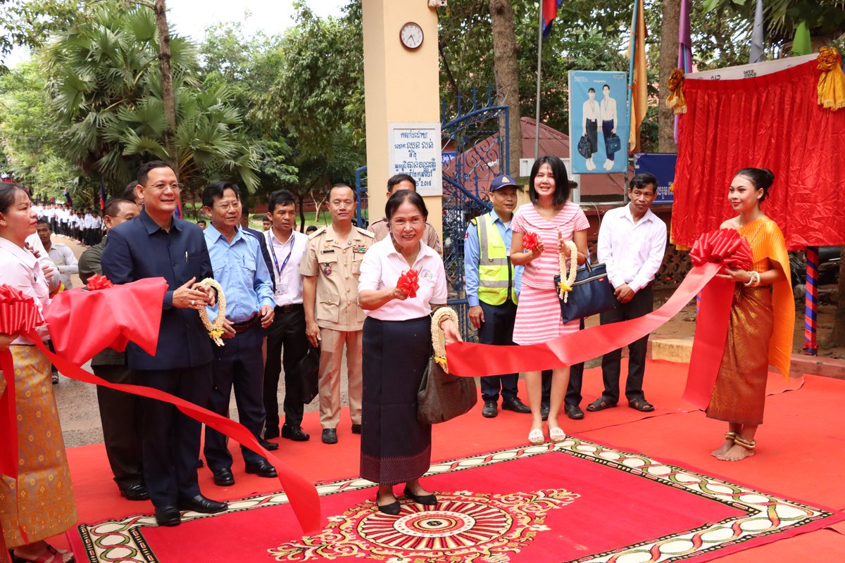 AIPFoundation's tweet image. 🚸Road Safety Milestone: Hun Sen Prasat Bakong High School Inaugurates New Infrastructure to Protect Students: aip-foundation.org/road-safety-mi…
#RoadSafety #CommitToLife