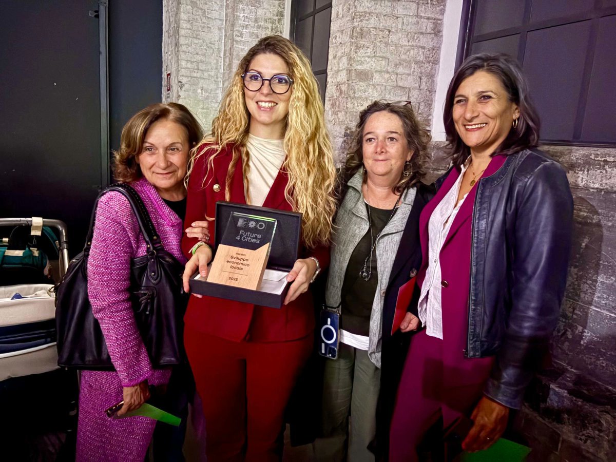EtaBetaScs's tweet photo. Il progetto TILDE, promosso da Unione NET, è risultato il miglior progetto nell’ambito del Premio @future4cities  2025, nella categoria “Sviluppo economico locale“.
https://t.co/T6ejindhpX

#cittàsostenibili https://t.co/Kgei6UqMAv