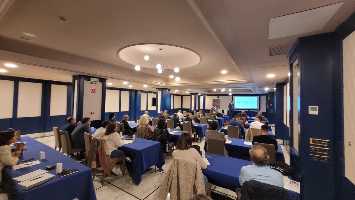 👉🏻A continuación Josu Belasko, responsable comercial Bizkaia de Binary Software nos expone su ponencia sobre las claves para adaptarse a la facturación electrónica en #ForoEmpresa Bilbao📌
<a href="/WoltersKluwerEs/">Wolters Kluwer España</a>