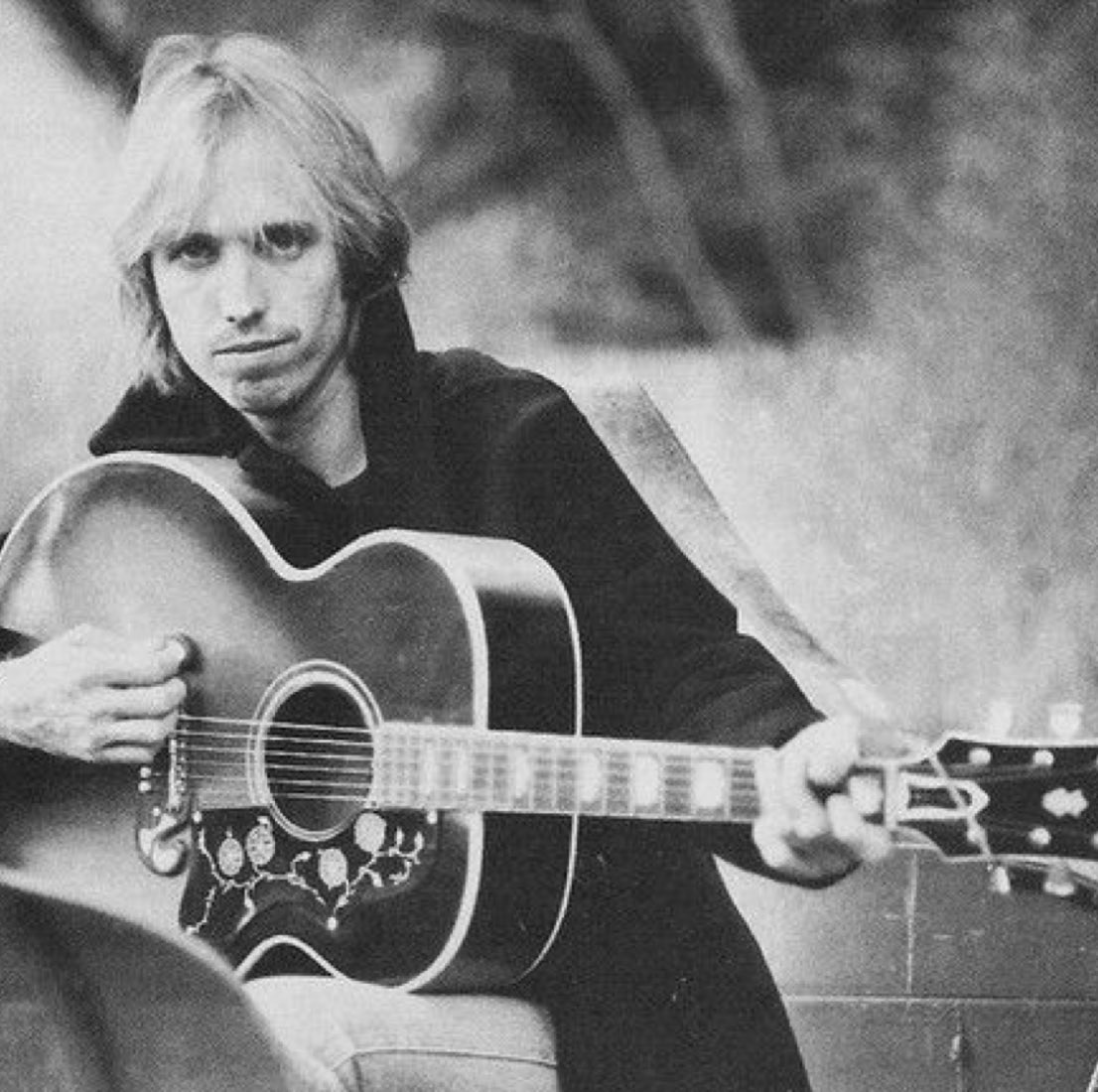 We lost the great Tom Petty on this day in 2017!! Still missed by so many🙏🏻