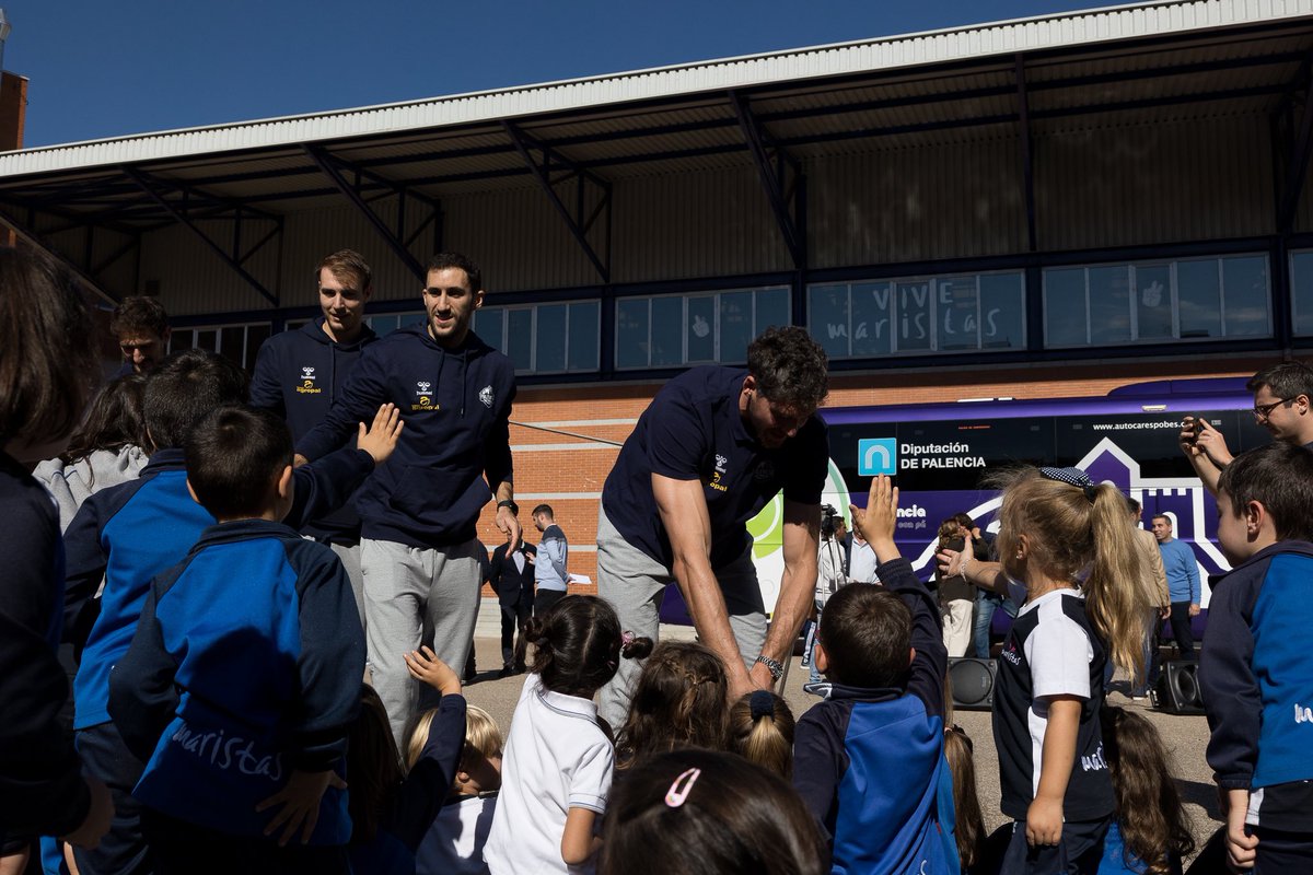 😊💜 ¡Qué gran recibimiento tuvimos en la presentación de nuestro nuevo autobús Pobes! 🚌

😉 Sabemos que os ha encantado… ¿Con qué emoji lo describirías? 

🟣 #HechosDePalencia