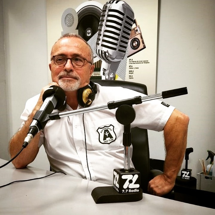 🎼🎷 Aeropuerto Jazz Café 🎶🎙️con José Nebot Sall en 7.7 Radio cada MARTES, MIÉRCOLES y JUEVES de 16:00 a 17:00 horas y Redifusión los DOMINGOS de 13:00 a 16:00 horas
7.7Radio 89.6 FM📻 y 7punto7radio.com💻