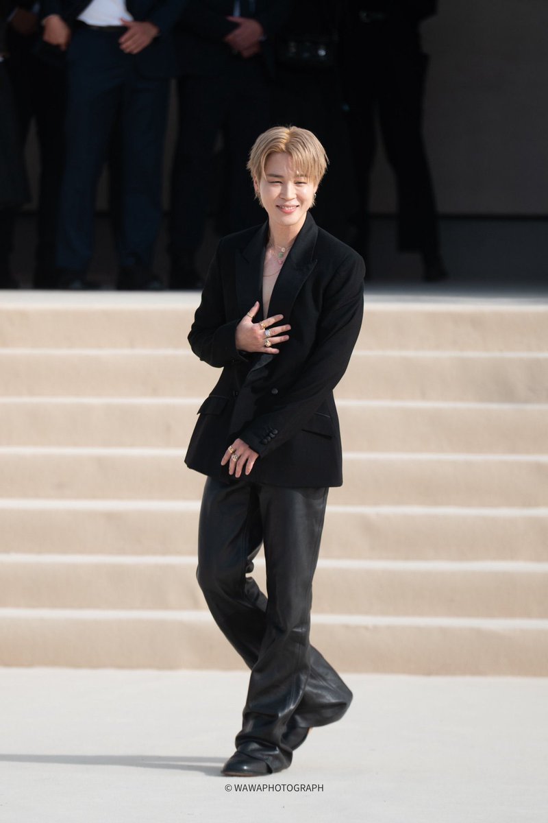 bojevets's tweet photo. @InesCandia3 @mintmag_th Shining in the sunshine 💜💜💜💜💜💜💜

DIOR GLOBAL AMBASSADOR JIMIN
JIMIN AT PARIS FASHION WEEK
#DiorSS26 
#JiminxDior https://t.co/rbe2cLIWa1