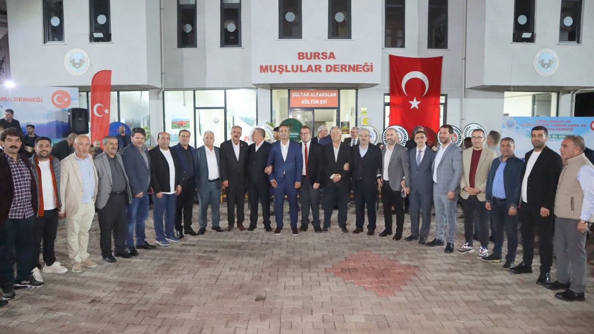 MusDerFed's tweet photo. 🎉 Bursa Muşlular Derneği’nin 28. Yılı Kutlu Olsun!

Başkanımız Av. Mehmet Türker ve yönetim kurulu üyelerimizle birlikte,
Federasyon üyemiz olan Bursa Muşlular Derneği’nin 28. kuruluş yıl dönümü programına katılım sağladık. https://t.co/s4c7eXmmbY