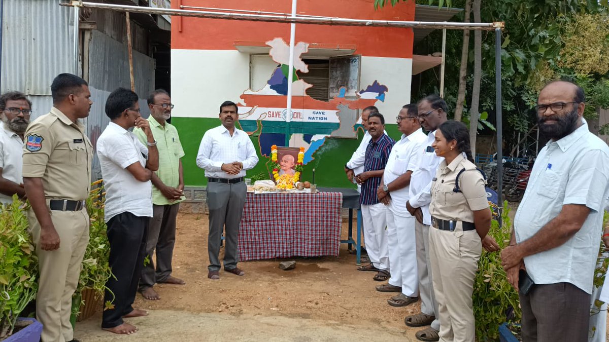 dm_wnp_tsrtc's tweet image. Good morning sir, celebrated Gandhi jayanti at WNPT depot and paid floral tributes to Mahatma Gandhi pl