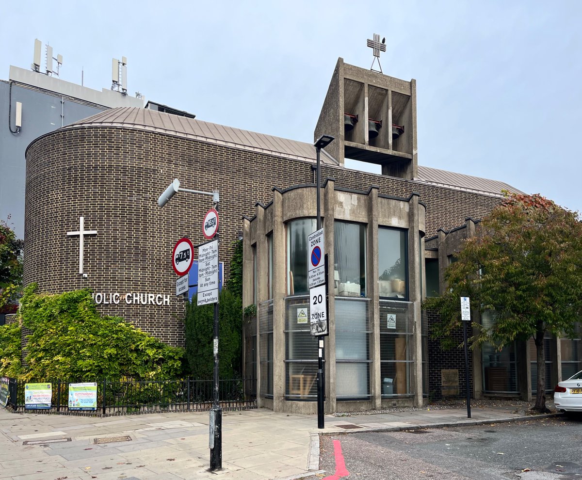 jon_cooper75's tweet photo. Holloway Rd N19, brutal 🔔 🔔 🔔 https://t.co/MPLmKy5RDl