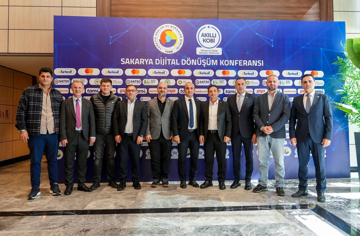 Başkanımız R. Şamil Dedeoğlu, SATSO ve Sakarya Ticaret Borsası ev sahipliğinde düzenlenen Sakarya Dijital Dönüşüm Konferansına katılarak, kobilerin dijital dönüşüme hazırlık çalışmaları kapsamında sunum ve panel oturumlarına katıldı.Emeği geçen tüm katılımcılara teşekkür ediyoruz