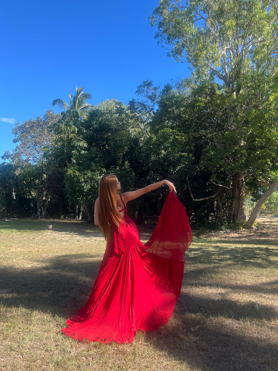 watanabekanae's tweet photo. まもなく 『QUEENS COURT』🇦🇺
“初回限定版”受付開始です🎉
▶️ https://t.co/mErilgQWNg

初回限定版は10/9まで⚠️です‼️
サイン入りは先着300名様限定⚠️です‼️
(サインには愛を込め込めで書きますね✍️💕笑)
撮影風景を収めたメイキングDVD📀も
今しか手に入らないですー‼️ https://t.co/oICflKgOAc