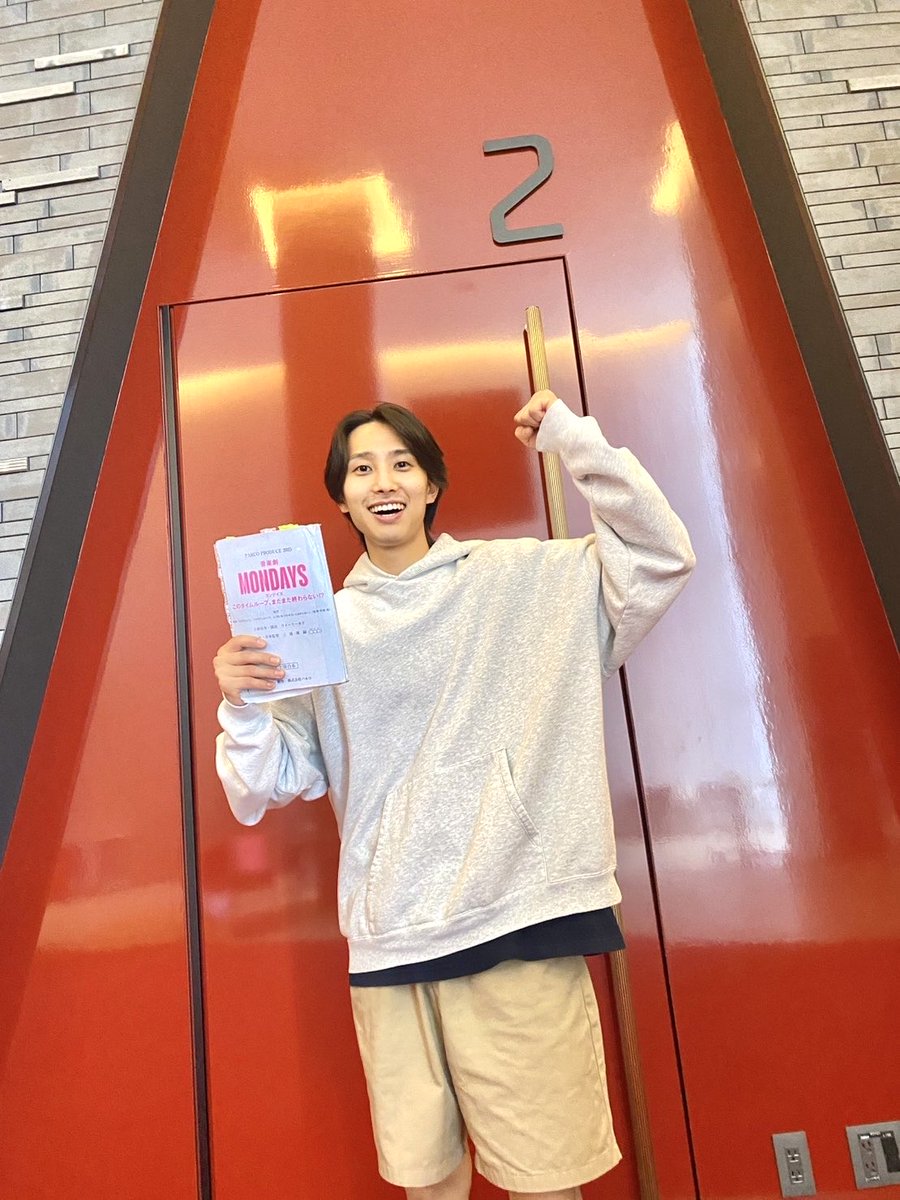 遂に劇場入りです！

観客として通い続けてきた劇場に建て込まれた今回のセット、
本番に向けて楽しみな気持ちと緊張が高まります…！
ここに立てることに感謝。

10/5(日)開幕！渋谷PARCO劇場でお待ちしております🕊️

#音楽劇MONDAYS