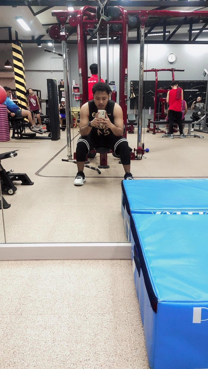 เกิดมามีปมตัวดำเสือกเตี้ย 😆😆
#เเกงตัวเอง #highfitness #ร้อยเอ็ด
#ขี้เกียจแค่ไหนก็ต้องมา