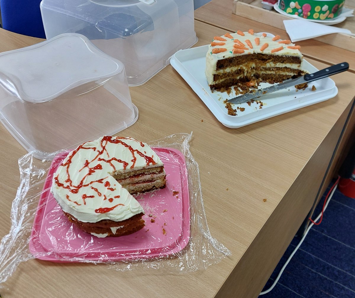 RefTechnology's tweet image. Fuelled by cake🍰
Today we’re fuelling ourselves with two cakes for the team – a simple way to recharge before the afternoon ahead. Both were homemade by a member of the team’s mum, making this treat extra special.🎂👏
#EventRegistration #Elevenses #Cake #EventProfs #RefTech