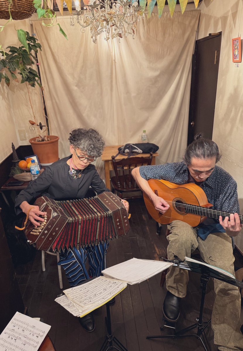 homeri_yotsuya's tweet photo. この2人ばっちばちにカッコええ…

バンドネオン自体のライブがちょっと久しぶりなのでテンションあがりますわい😇

もちっと入れますよ席。

大久保かおり
小沢あき https://t.co/UoVafJO1Ih