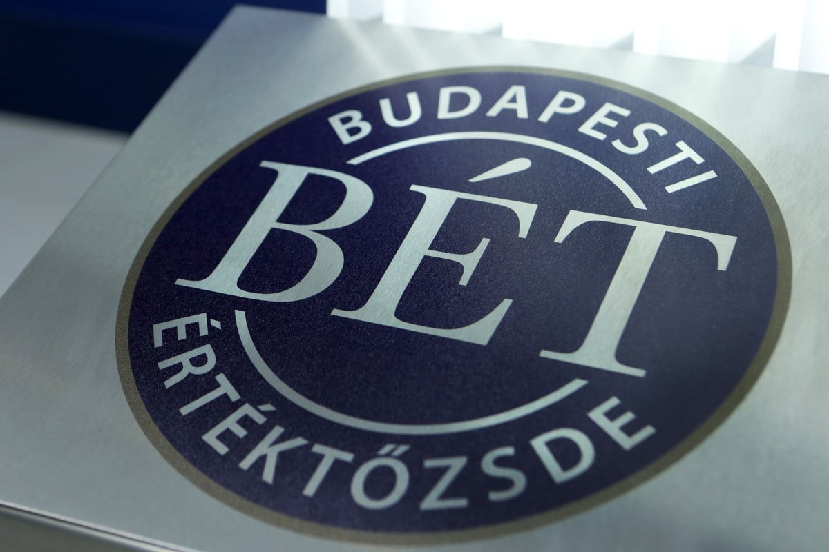 🎉 The Budapest Stock Exchange is now part of the BUMIX index!

 ℹ️ BUMIX complements the BUX by highlighting smaller-cap listed companies and supporting their visibility.

 🚀 Launched in 2004 at 1,000 points, it hit an all-time high of 9,514.97 points on Sept 11, 2025.