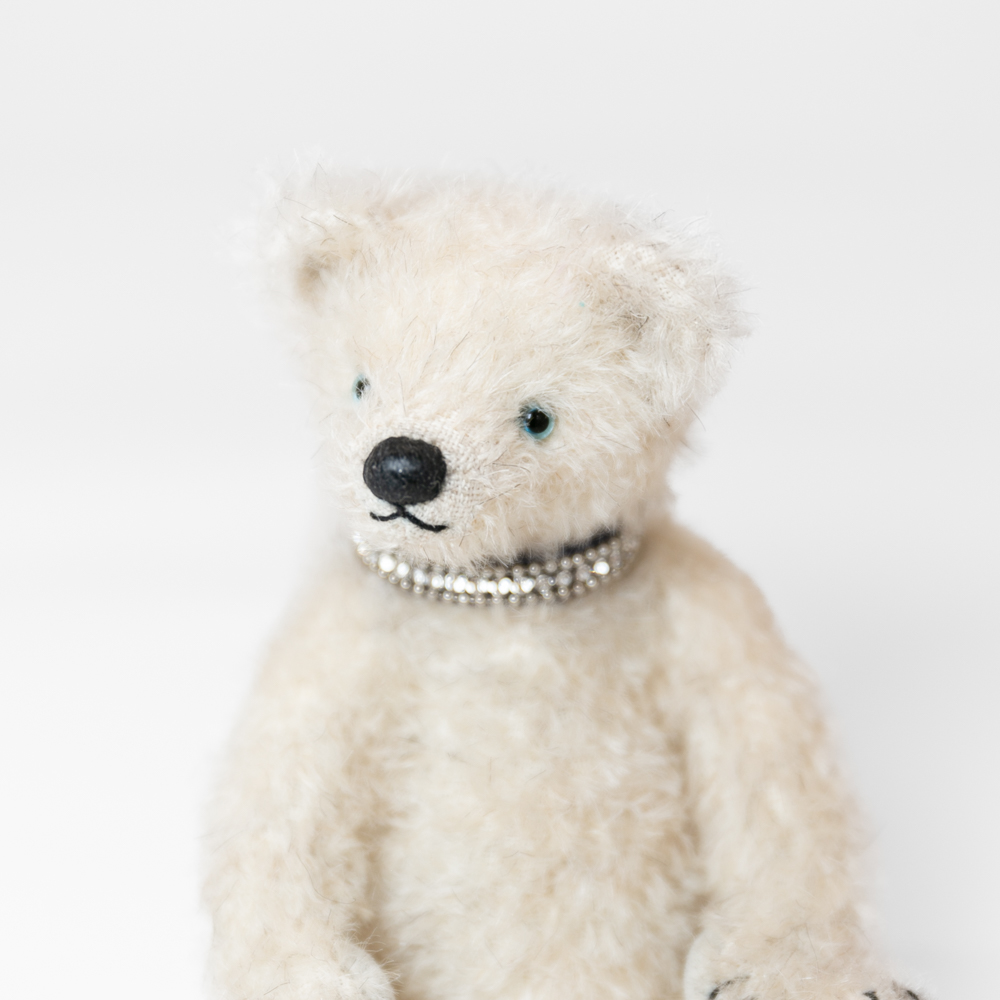 mintjulep_m's tweet photo. 『ごましお色のちびクマさん』
本日18時よりLintupuuさまにてお家探しが始まります。
https://t.co/ytrsiQmLjr
何卒よろしくお願いいたします😊
#テディベア #teddybear #クマ #Lintupuu #artistbear #ぬいぐるみ https://t.co/KEzwMVuYLp