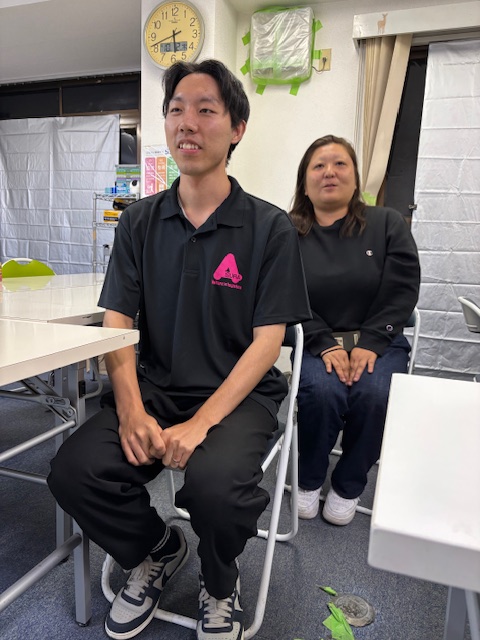 asura_co_ltb's tweet image. 明日楽の平間事業所です！
１０月１日から新しい職員の北原さんが入社されました✨
前職は介護職だったみたいです。

人をサポートする仕事に就きたいと言う思いで、福祉の業界で働いてきたようです✨

今後のアスラでのご活躍が楽しみですね✨

#転職 #介護職 ＃福祉業界 ＃武蔵小杉 #期待の新人