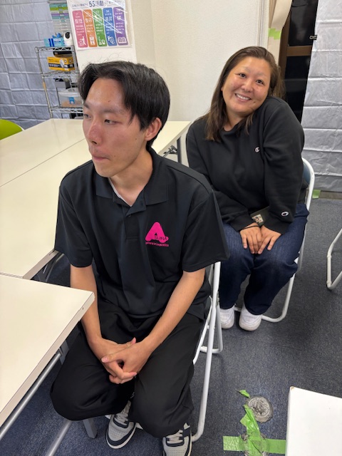 asura_co_ltb's tweet image. 明日楽の平間事業所です！
１０月１日から新しい職員の北原さんが入社されました✨
前職は介護職だったみたいです。

人をサポートする仕事に就きたいと言う思いで、福祉の業界で働いてきたようです✨

今後のアスラでのご活躍が楽しみですね✨

#転職 #介護職 ＃福祉業界 ＃武蔵小杉 #期待の新人