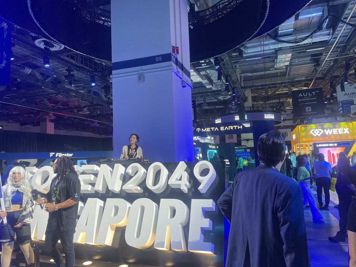 DogScan_ai's tweet photo. 🚀 DogScan is at #Token2049 Singapore!
Sniffing out smarter, safer Web3 with our AI watchdog. 🐕🔍

👉 Come meet us &amp; see how AI is reshaping smart contract security. 

#Web3 #AI #Security https://t.co/q3K17AF6BR