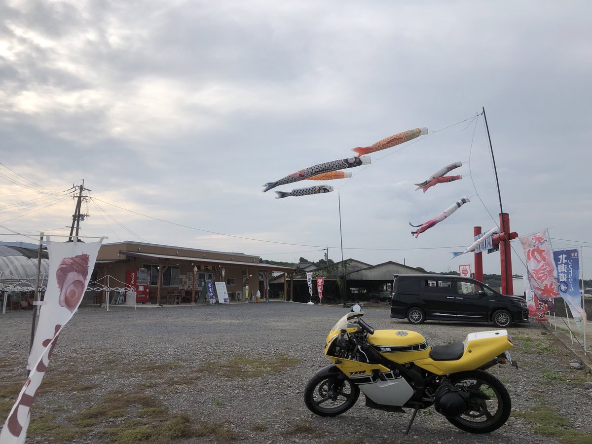 evi_10p's tweet photo. 少し遅いお昼ご飯
佐賀県太良町の海中鳥居の近くにある海道丸さんでかきの釜飯とノンアル🍺
ふっくらした牡蠣が沢山入っていて感動の美味しさ！
オープンして2年目だそうですが、オーナーさんの人の良さと美味しい料理にリピート間違いなしです😁
※駐車場が砂利なのでバイクは注意を https://t.co/8vpZa6ZhJx