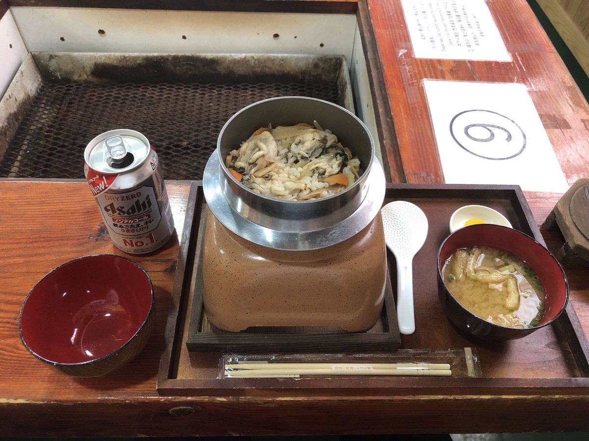 evi_10p's tweet photo. 少し遅いお昼ご飯
佐賀県太良町の海中鳥居の近くにある海道丸さんでかきの釜飯とノンアル🍺
ふっくらした牡蠣が沢山入っていて感動の美味しさ！
オープンして2年目だそうですが、オーナーさんの人の良さと美味しい料理にリピート間違いなしです😁
※駐車場が砂利なのでバイクは注意を https://t.co/8vpZa6ZhJx