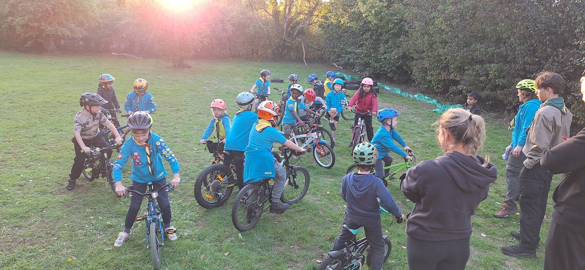 LRDScouts's tweet photo. Last week at LRD:
The Beavers worked on their cyclist badge.
The Cubs were working on the space badge and a few problem solving activities. 
The Scouts prepped their navigation skills ahead of an upcoming expedition hike. https://t.co/wTprgQXaIL