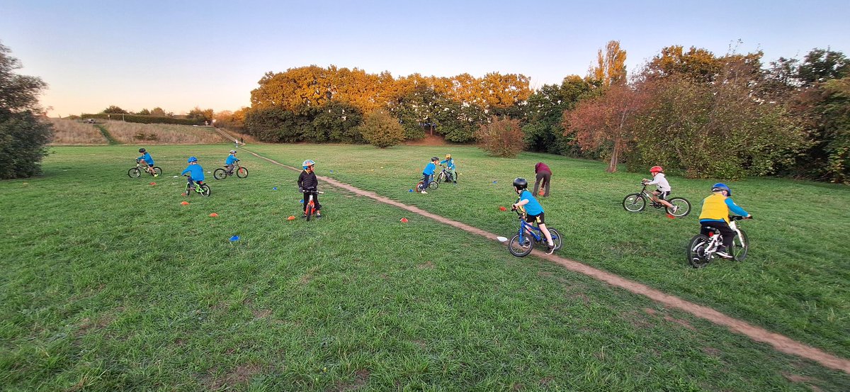 LRDScouts's tweet photo. Last week at LRD:
The Beavers worked on their cyclist badge.
The Cubs were working on the space badge and a few problem solving activities. 
The Scouts prepped their navigation skills ahead of an upcoming expedition hike. https://t.co/wTprgQXaIL