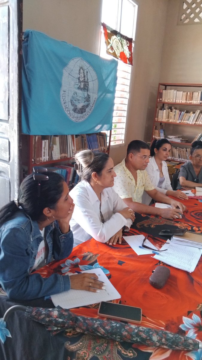 Juankht76's tweet photo. En la atención integral a niños, adolescentes y jóvenes, el trabajo con las familias es esencial, se desarrolla sesión de la Casa de Orientación a la Mujer y la Familia en la Institución educativa Héroes de Girón del municipio #Banes #PorBanesSiempre #EducaciónBanes #MINED https://t.co/9FBDNNdhj8