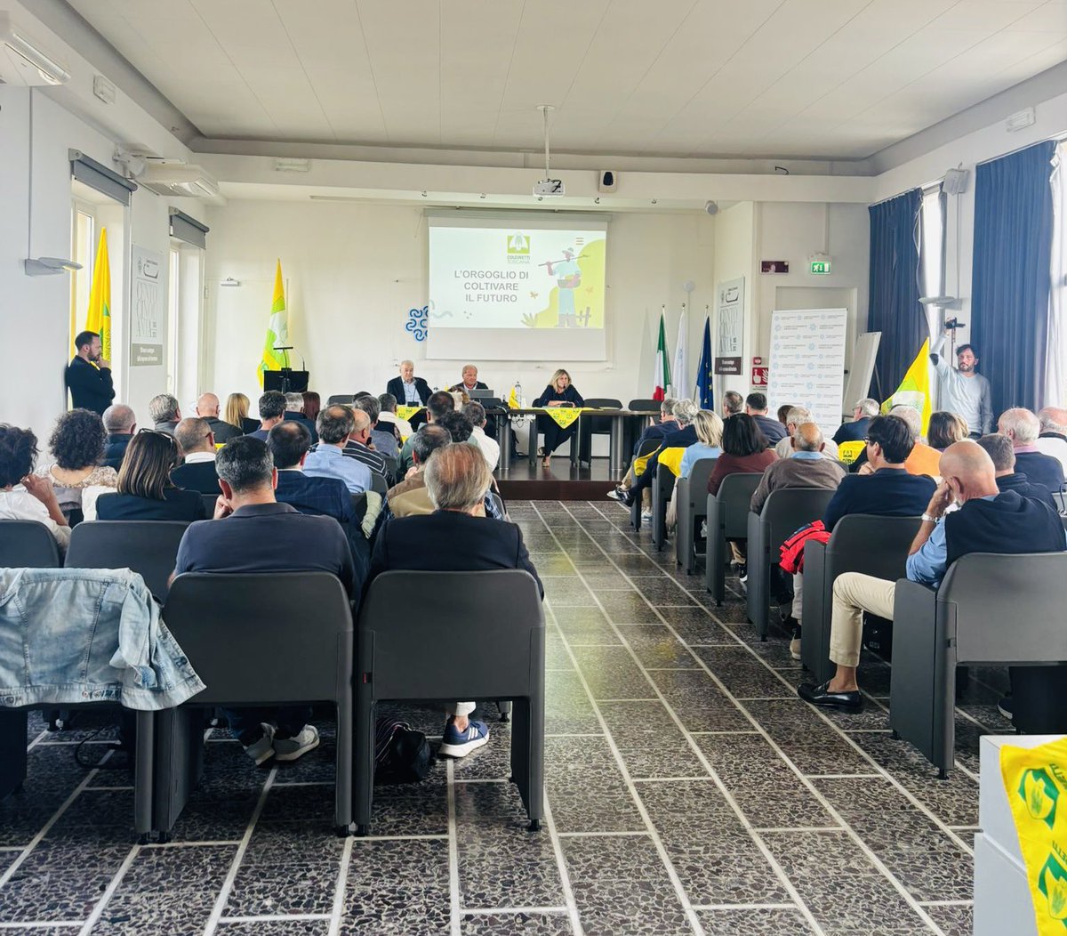 Partecipazione, ascolto, confronto. La filiera #agroalimentare delle terre di Siena deve essere tutelata e valorizzata per continuare a rappresentare la Toscana nel mondo. Grazie a Coldiretti Siena per l’incontro e l’approfondimento sui tanti temi che impattano sull’agricoltura.