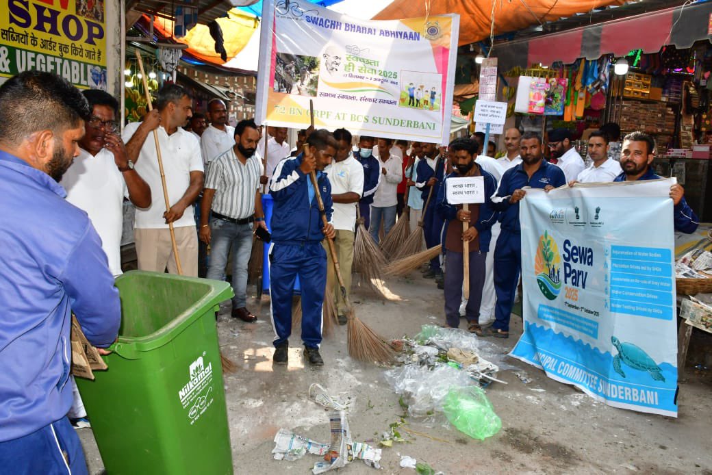 72Crpf's tweet photo. A Swachhta Abhiyan was carried out by #72Bn Hqr in coordination with civil administration at Sunderbani bus stand and market area.
@crpfindia  @HMOIndia 
@PIBHomeAffairs @PMOIndia 
@SwachhBharatGov @swachhbharat https://t.co/9BfMkR4tf5