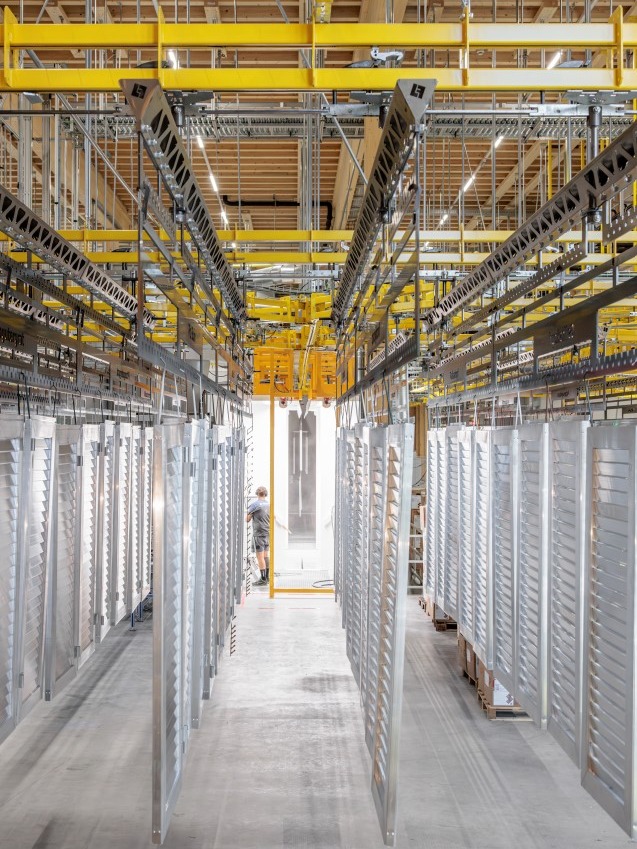 GriesserIB's tweet image. ✨ Éxito sostenible en Nenzing ✨
En nuestra fábrica de Griesser en Austria ya estamos muy cerca de cumplir un gran objetivo: producir toda la gama de contraventanas con aluminio ecológico.
#Guresser #aluminioecologico #controlsolar #arquitectura #sostenibilidad