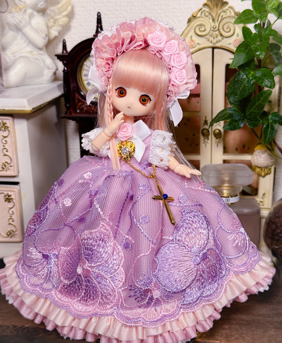 オビツ11ボディのあまむすちゃんがレースドレスを着用すると、こんな