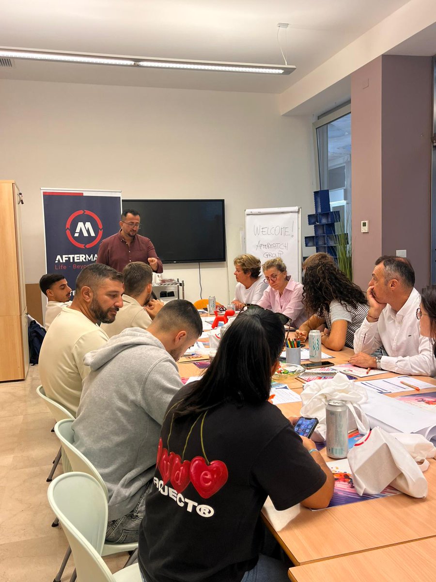 🏃‍♀️🇮🇹<a href="/UCAM_CAFD/">UCAM Facultad de Deporte</a>, a través de la investigadora Nerea Gómez y la estudiante Ruth del Burgo, participa en el seminario <a href="/AftermatchLife/">@Aftermatch</a> en Venecia. Este proyecto europeo impulsa la figura del Dual Career Officer para acompañar a los deportistas en su desarrollo académico y profesional