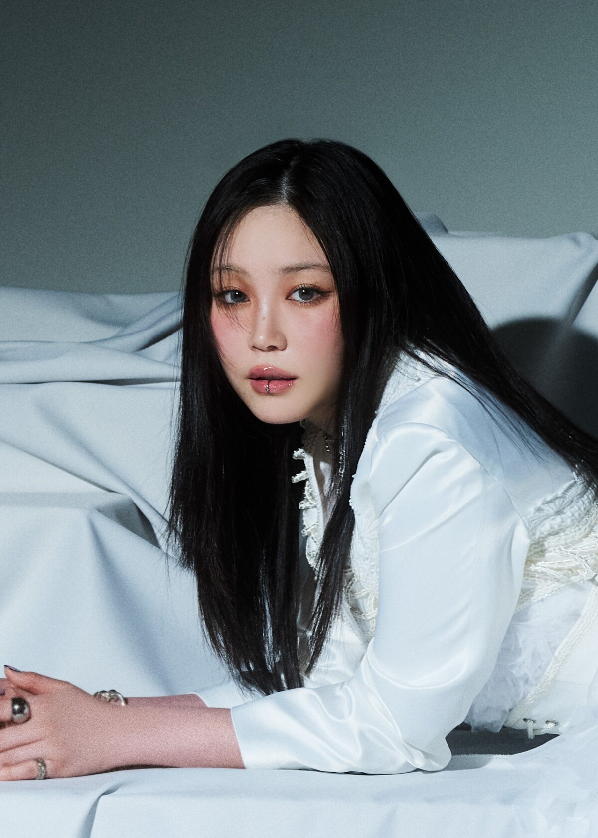 Flower サイン入り　会場限定　鷲尾伶菜 Reina Washio SPECIAL REQUEST LIVE』2023/07/24(月) Zepp