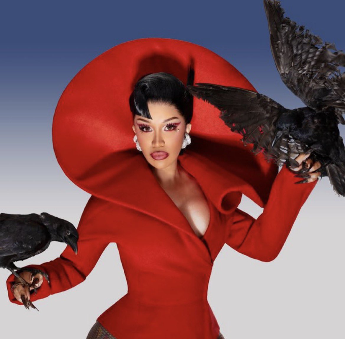 kxngcardo (@kxngcardo) on Twitter photo Cardi B makes history as the first female rapper to spend 2 weeks at #1 on Billboard artist chart. Cardi B makes history as the first female rapper to spend 2 weeks at #1 on Billboard artist chart.