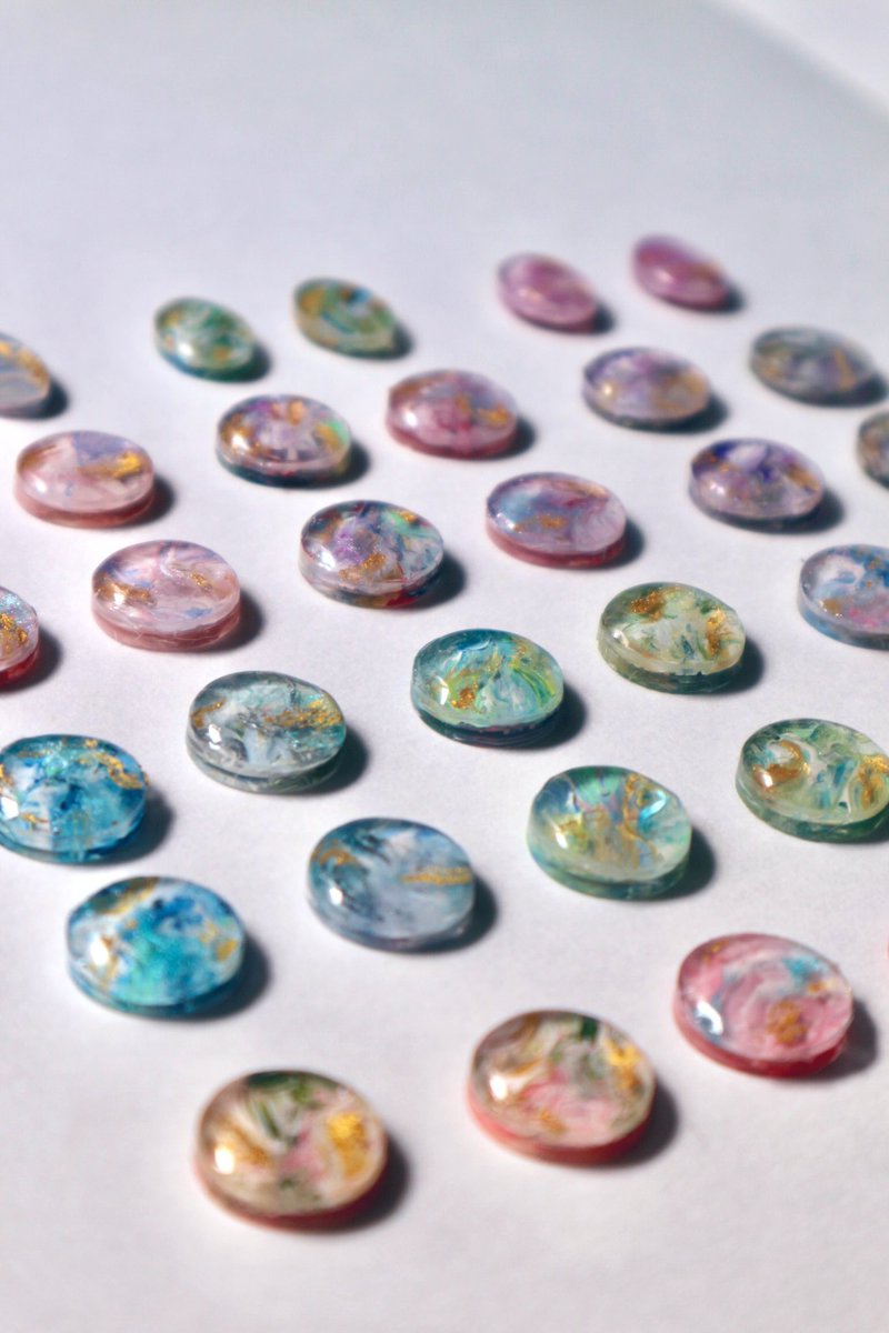 raevelu's tweet photo. threadsの方でとても反響があり
"画家たちのパレット"シリーズを
本格的に研究しようと思います🐇🤍

うまくいくか分からないけど…
お好きなカラーをお好きなように
絵の具をパレットに広めるように
楽しめるシリーズになれば良いな

#ハンドメイド #アクセサリー
#ハンドメイド好きさんと繋がりたい https://t.co/ZdpOAm9nO5