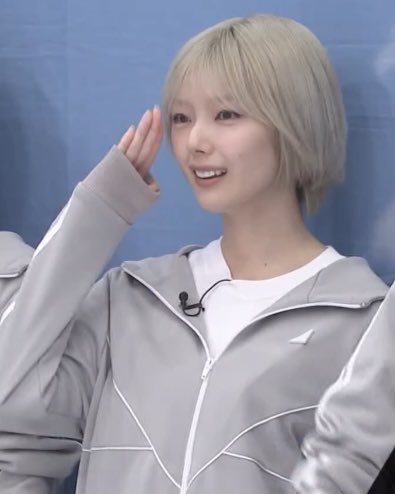 めがね tweet media