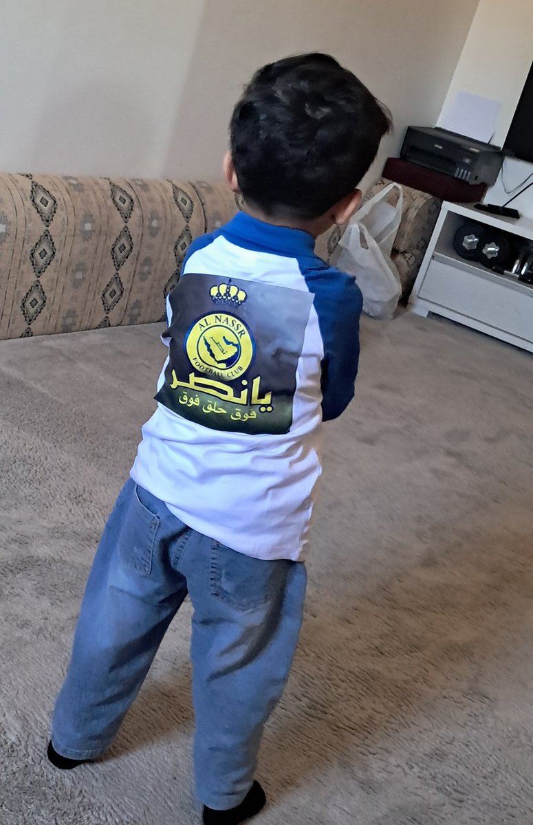 حفيدي البطل يبارك لكم يا عالميين 💛💙