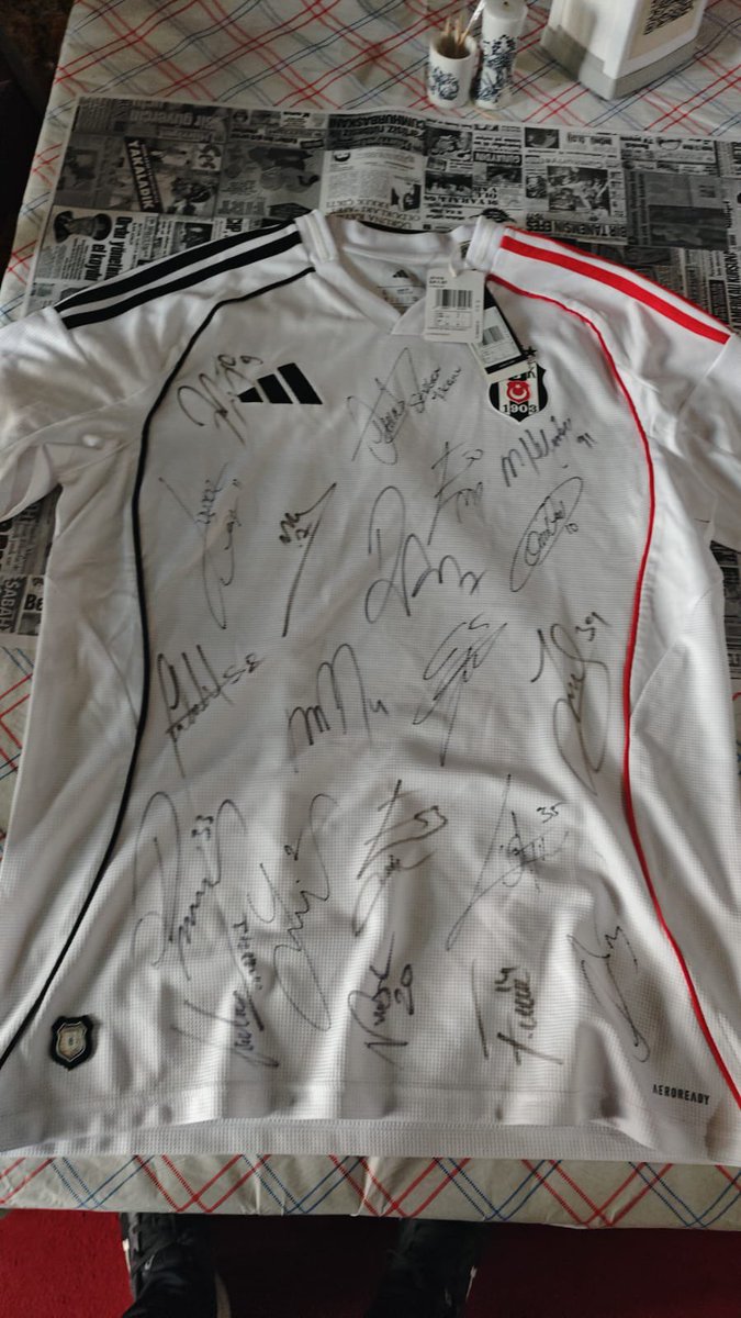 İmzalı Beşiktaş formamızda geldiğine göre bekle beni Cincon geliyorum 👊🦅