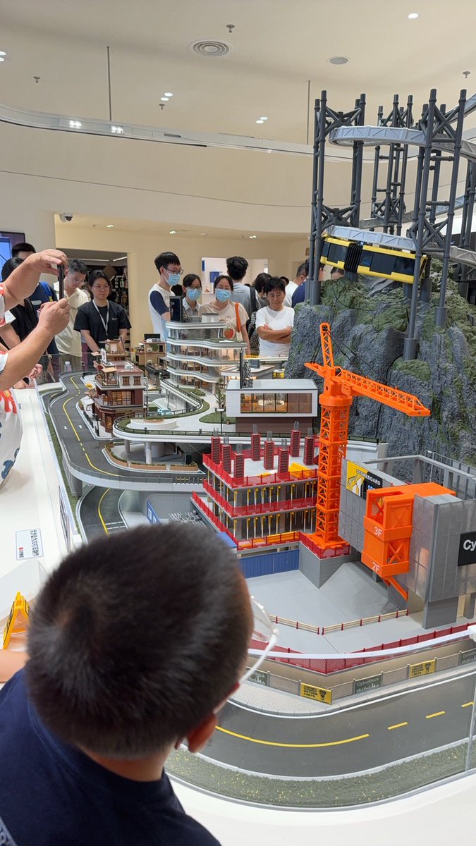 studyro's tweet image. 拓竹在深圳湾这家体验店有点屌，么想到 3D 打印的消费者教育可以这么做。